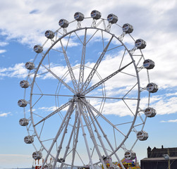 Noria junto al mar en Barcelona

