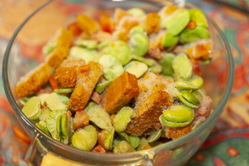 Salade de légumes d'été en décongélation
