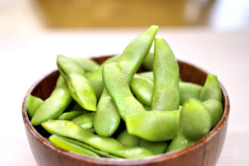 お椀に入れた枝豆