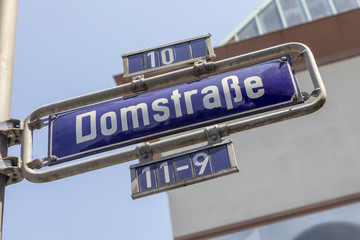 Fototapeta premium street sign Dom Street in Frankfurt