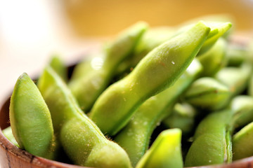お椀に入れた枝豆