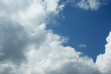 Fototapeta na wymiar beautiful bright clouds