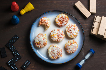 Mini Pizzas with Games