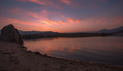 Obraz premium Lake Isabella pink sunrise