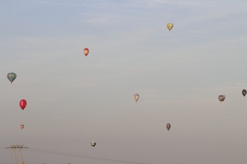des mongolfieres plein le ciel