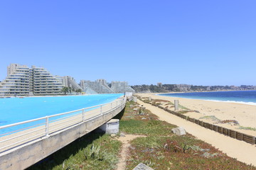 The world's largest swimming pool neighborhood by the sea