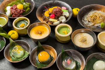 豆かん,あんみつ　beans and cubes of agar Japanese sweets