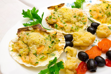 Appetizer with scallop and vegetables