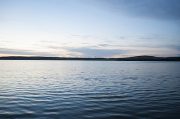Obraz premium Evening sky over the lake