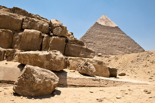 Pyramid of Khafre and ruins