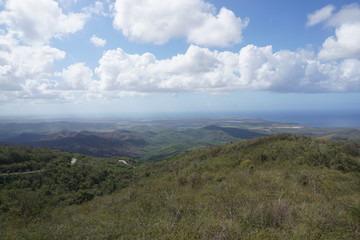 Aussicht von einem Berg im Topes de Collabntes auf Kuba