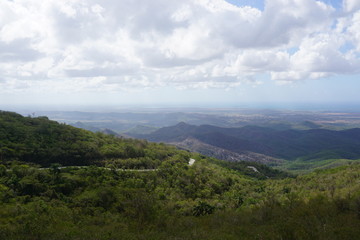 Aussicht von einem Berg im Topes de Collabntes auf Kuba