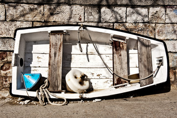 Boot am Strand von Rabac, Nähe Stadt Labin, Istrien, Koatien, Adria, Mittelmeer
