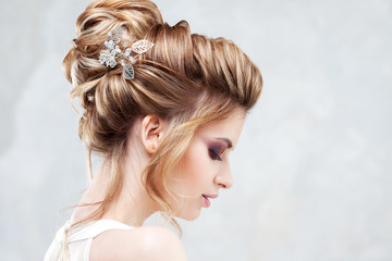 Wedding style. Beautiful young bride with luxury wedding hairstyle - obrazy, fototapety, plakaty