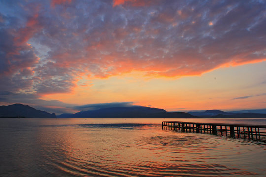 Alba sul lago di Garda
