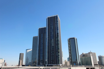 Fototapeta premium Tower apartment built in the redevelopment area of Tokyo Bay waterfront