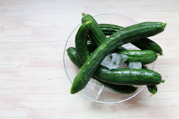 冷やした採れたてキュウリ