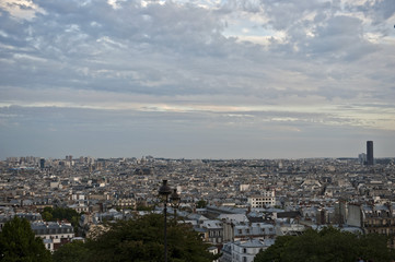 Fototapeta na wymiar Blick von Sacré Coeur über Montmartre und die Dächer von Paris