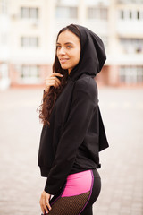 Obraz premium Outdoor portrait of a beautiful sporty woman