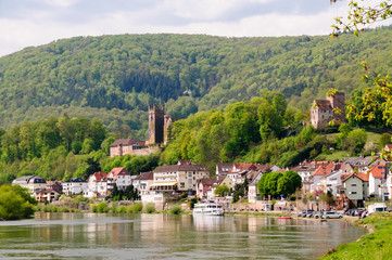 Fototapeta na wymiar Panorama von Neckarsteinach im Odenwald in Hessen