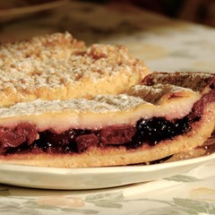 Gedeckter Kirschkuchen