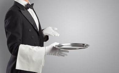 Waiter serving with white gloves and steel tray in an empty space
 - obrazy, fototapety, plakaty