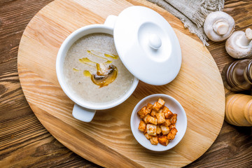 Cream soup of mushrooms