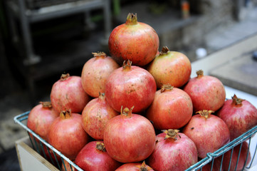 Granatäpfel auf dem Markt in Acco, Akko, Acre, Israel, Naher Osten, Vorderasien