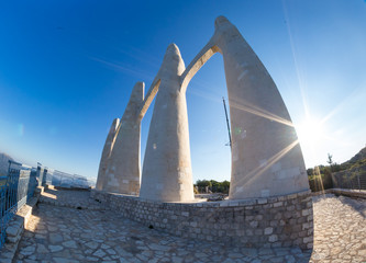 a monument devoted to the Souliotisses who in 1803 committed suicide by jumping on the gulf to avoid capture by the Turks, preveza, zalogogo, greece