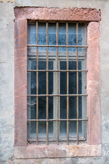 Fototapeta na wymiar vergittertes Fenster