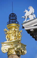 Obraz premium Dachfiguren auf dem Parlamentsgebäude