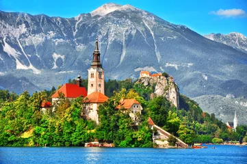 Foto auf Alu-Dibond  Bled lake,island with Pilgrimage Church of the Assumption of Maria and the famous old castle on the cliff.Bled lake Slovenia,Europe    © miccolino