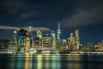 Obraz na płótnie Canvas Downtown Manhattan Skyline at night, New York, USA- view from the Brooklyn