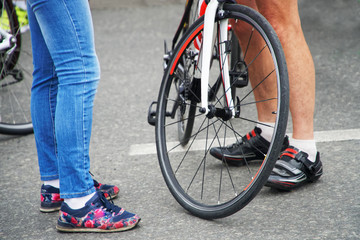 Naklejka premium Active lifestyle: A man and a girl are standing next to a sports bike