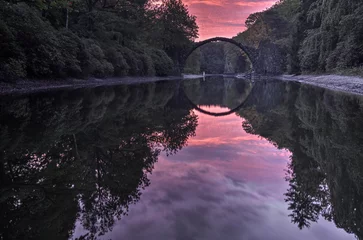Fotobehang Rakotzbrücke Rakotz-brug bij zonsopgang
