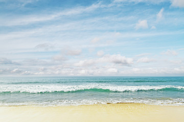Fototapeta na wymiar beautiful ocean beach and blue sky