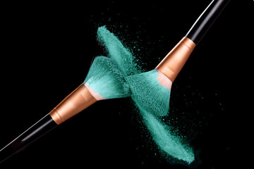 makeup brushes with explosion green powder