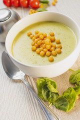 Spinach soup with croutons
