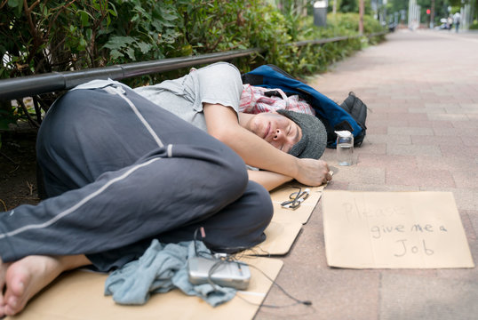 ホームレス・寝る