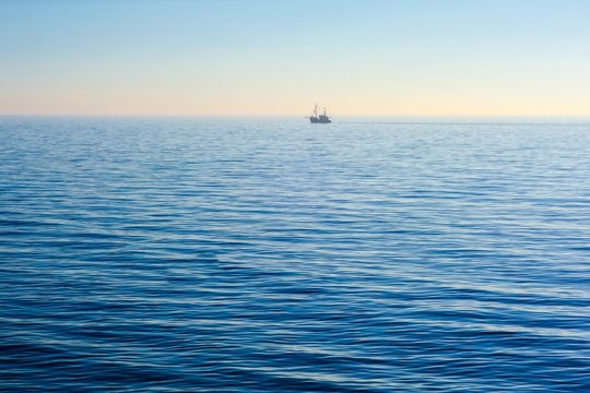 Fototapeta Fischkutter auf Meer
