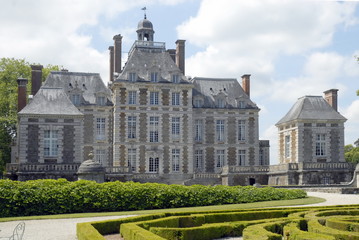 Fototapeta na wymiar Château de Balleroy (XVIIe siècle) édifié par l'architecte Mansart, jardins dessinés par Le Nôtre, département du Calvados, France