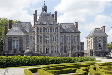 Fototapeta na wymiar Château de Balleroy (XVIIe siècle) édifié par l'architecte Mansart, jardins dessinés par Le Nôtre, département du Calvados, France