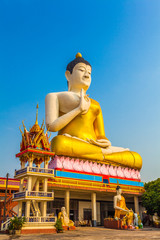 Obraz premium the beautiful big Buddha on the high mountain of what Loung Pu Tow in Pak Nam Pho Nakornsawan city. on temple can see around Nakornsawan city
