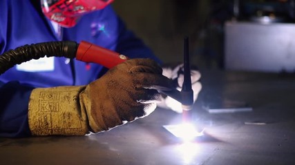 Joining two pieces of metal using the TIG WELDING technique