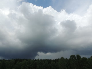 облака над озером