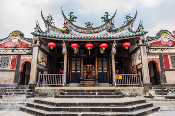 Traditional Chinese temple - 214413223