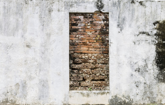 Ancient old white cement and damaged red brick in the wall, grungy old wall texture background