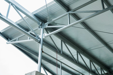 constuction detail of steel roof frame install