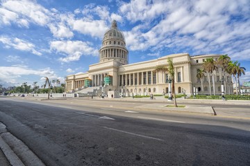 Fototapeta na wymiar The Capitol of Havana on a beautiful summer day