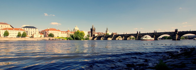 Most Karola w Pradze, jedna z najstarszych zachowanych przepraw rzecznych w Europie i na Świecie - obrazy, fototapety, plakaty